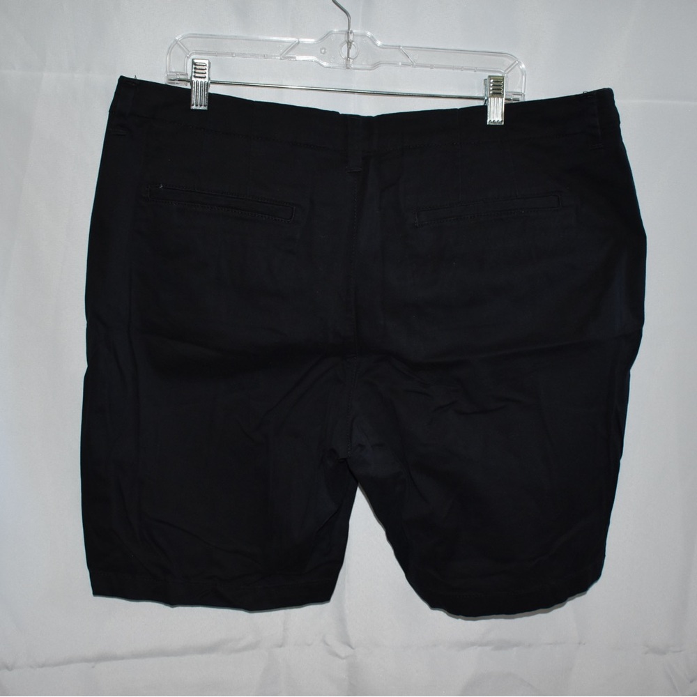 WOMEN LEE BLACK MID RISE SHORTS - Picture 3 of 4